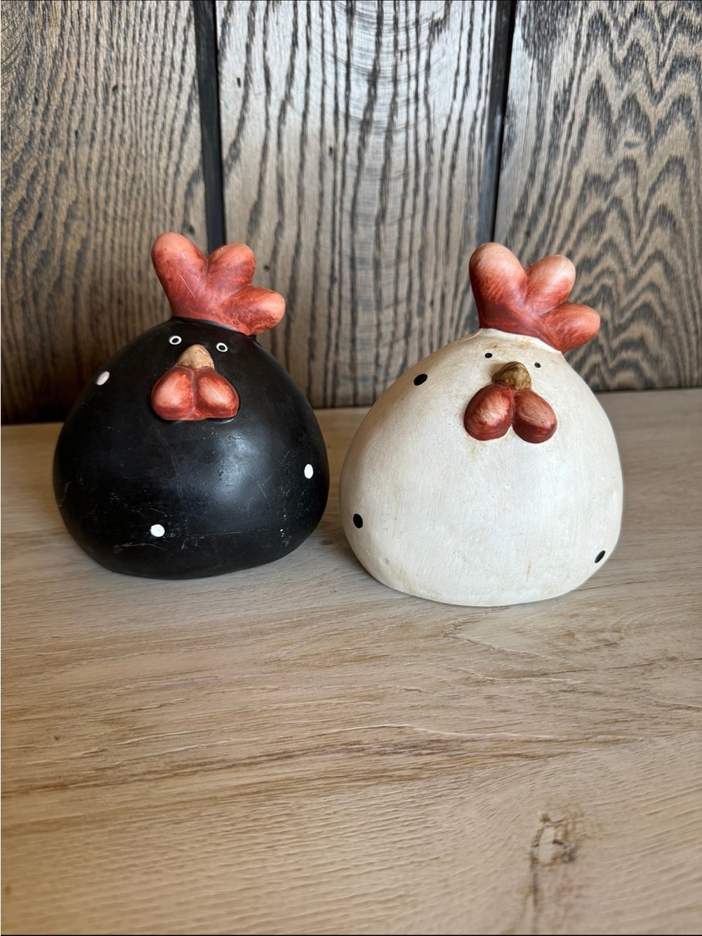 “MANUAL” POTTERY FARMHOUSE BLACK/ CREAM POLKA DOT SQUATTY CHICKENS 2